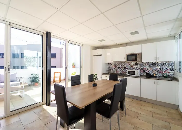 Homestay Un Lugar House Canteras - Coliving